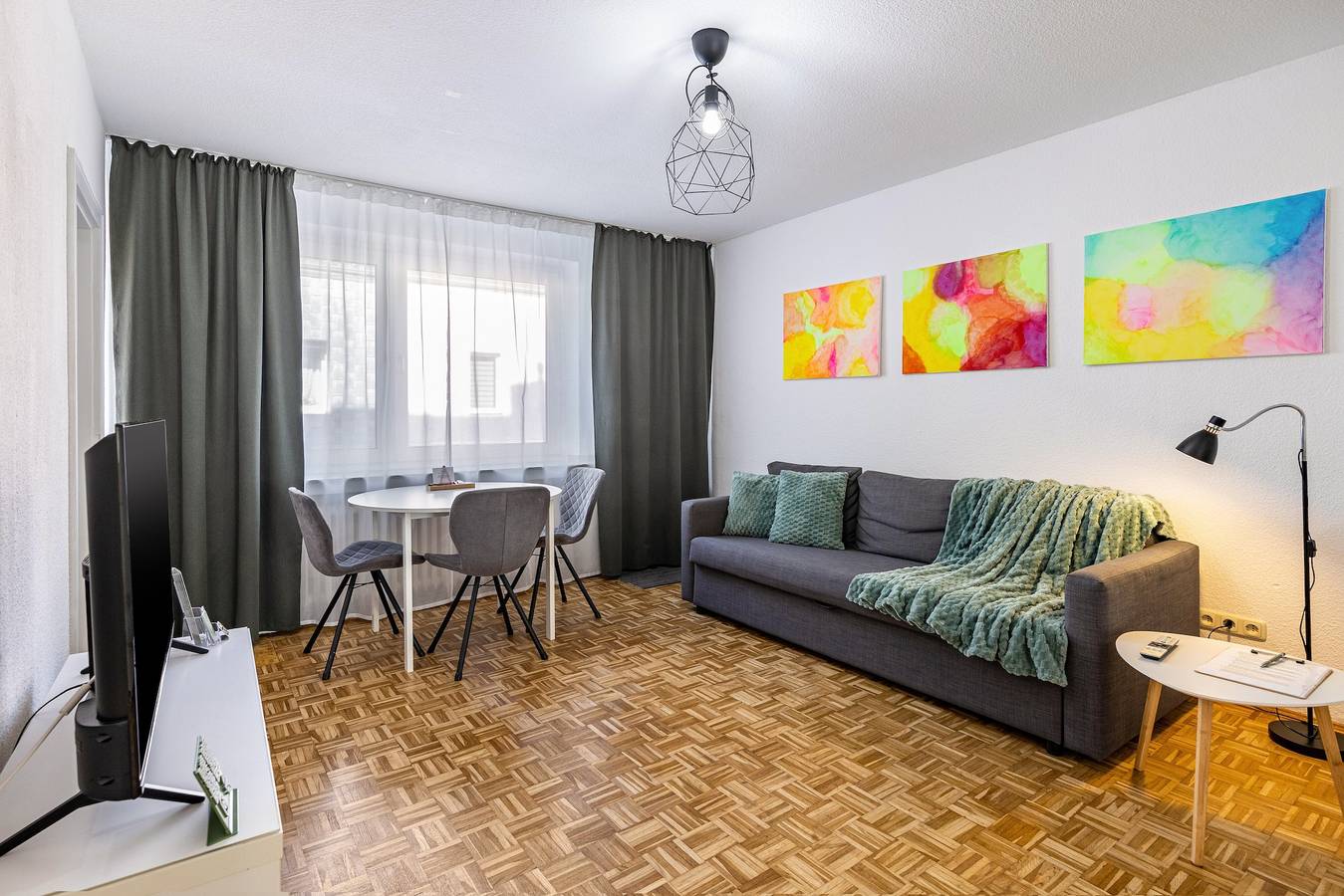 Ganze Wohnung, Apartment 'Art Home – Mit Balkon' mit Balkon und Wlan in Meiderich/Beeck, Duisburg