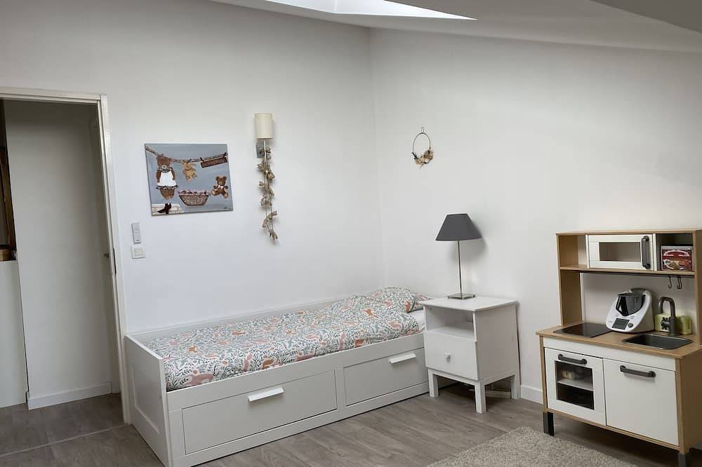 Maison familiale piscine  privée et cheminée  9 couchages 5 chambres in Caudéran (Bordeaux), Bordeaux