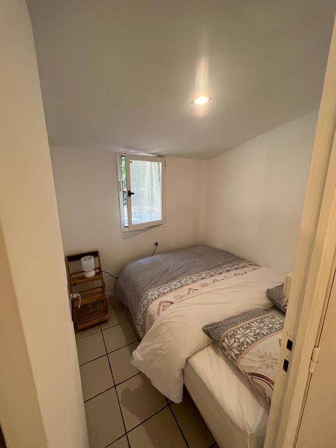 Location de vacances pour 5 personnes, avec vue et terrasse ainsi que jardin et piscine à Saint-Aubin-de-Nabirat - 4