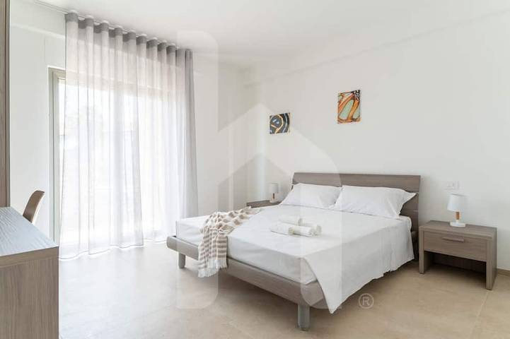 Entire apartment, Holiday home Elea is the 2025 novelty that will give you a holiday in Pineto but with the charm of a new modern construction, fresh and designed with all the comforts. The Dione apartment has a large living room with kitchenette and sofa bed at the entra in Foggetta, Pineto