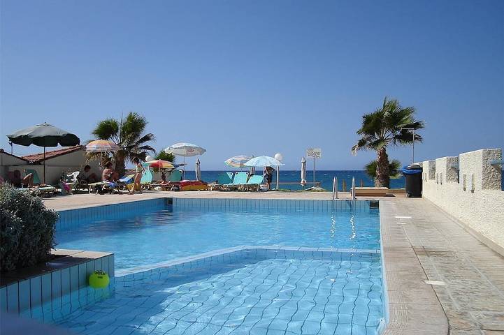 Bungalow für 2 Personen, mit Garten und Pool sowie Balkon in Rethymnon