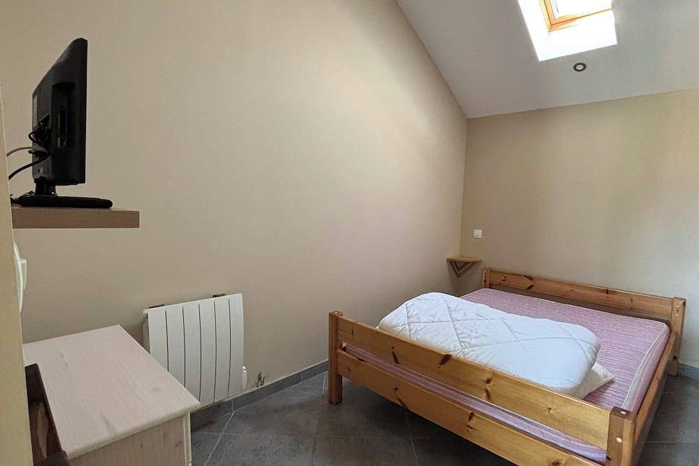 Apartamento entero, House with covered and heated swimming pool in Normandy in Menneval, Región de Bernay
