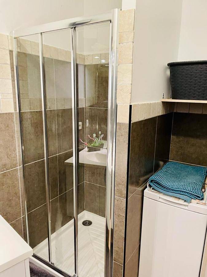 Gîte pour 3 personnes, avec terrasse et vue, animaux acceptés dans Arenes De Nimes - 4
