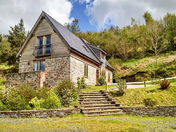 Cottage for 8 people, with garden, with pets in Powys