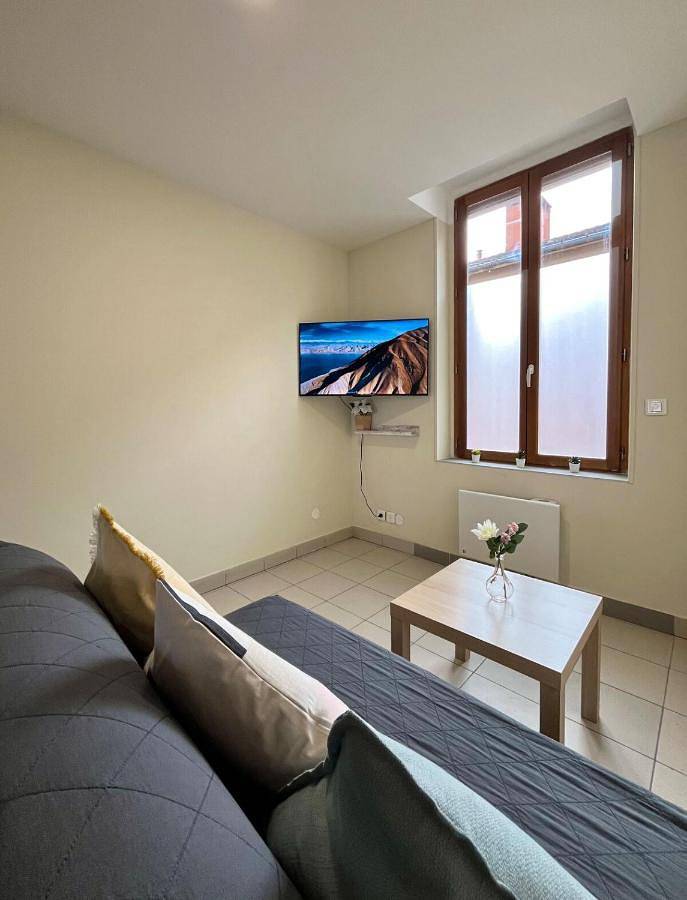 Appartement entier, Duplex rénové à 15 min de Lyon in Saint-Fons, Lyon et ses environs
