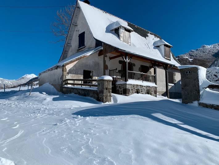 Maison de campagne pour 8 personnes, avec jardin et balcon dans Parc naturel régional des Volcans d'Auvergne