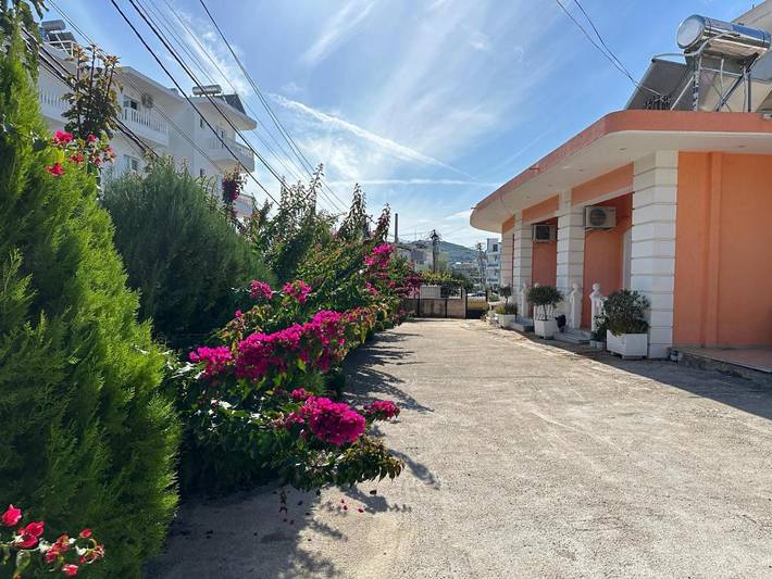 Location de vacances pour 4 personnes, avec vue ainsi que jardin et terrasse dans Ksamil - 3