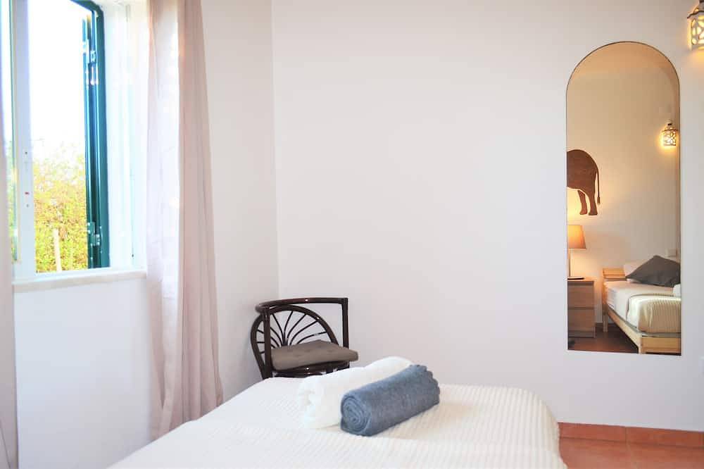 Villa in Praia da Luz, mit Blick auf das Meer, den Pool und den Golf. in Luz, Faro Distrikt