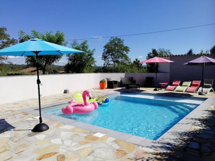 Gîte pour 4 personnes, avec jacuzzi et jardin ainsi que piscine et sauna, adapté aux familles dans Golf de Bournet