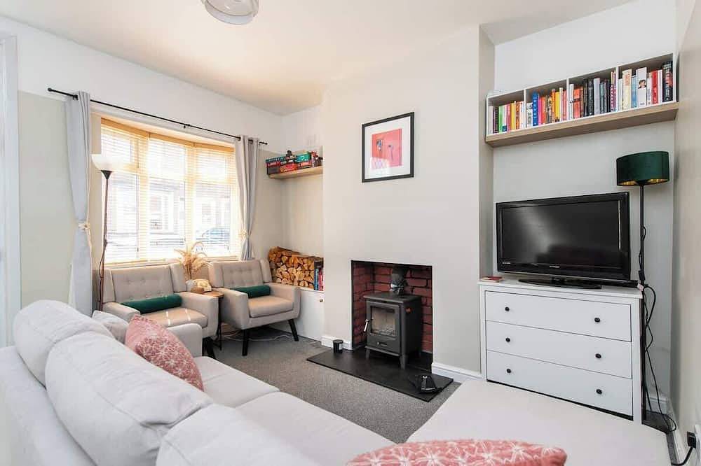 Central 2 Br Cosy House in Warwickshire