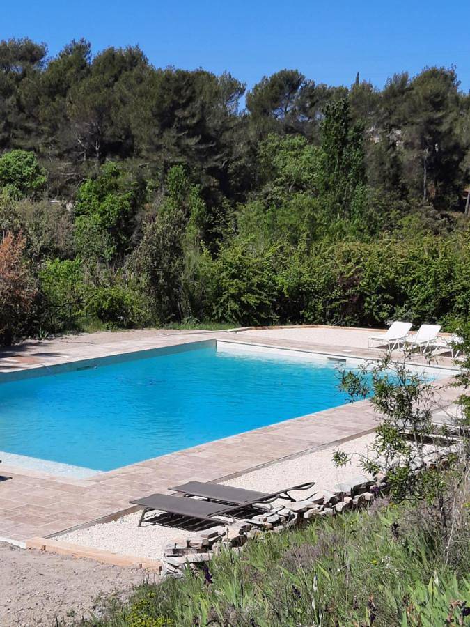 Gîte pour 2 personnes, avec jardin ainsi que piscine et vue à Simiane-Collongue - 3