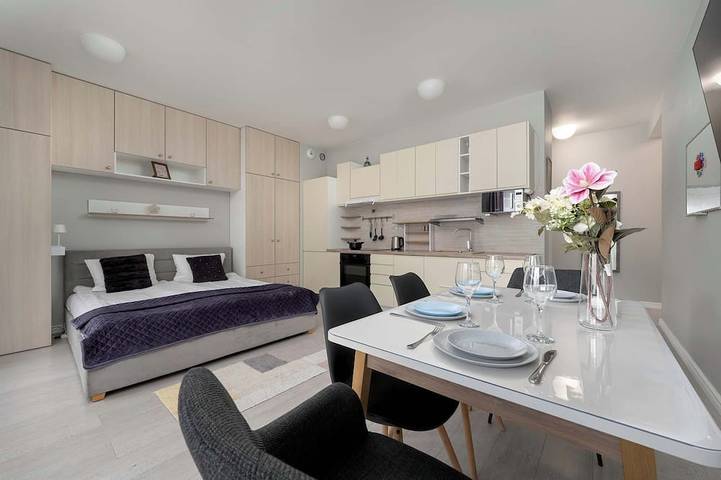 Entire apartment, Stylish Studio with a Balcony | 1.3 km from the Market Square in Wrocław, Lower Silesia