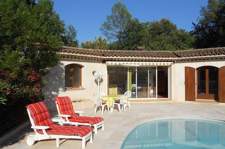 Location de vacances pour 3 personnes, avec jardin et terrasse à Roquefort-les-Pins - 4