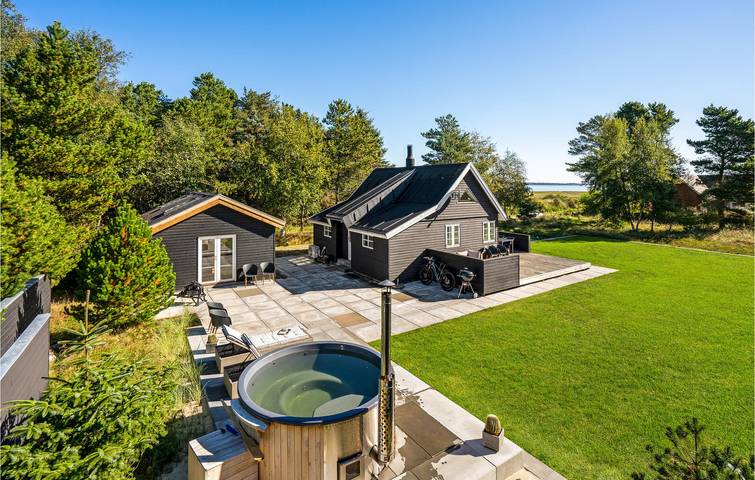 Ferienhaus für 6 Personen, mit Garten und Terrasse in Ho
