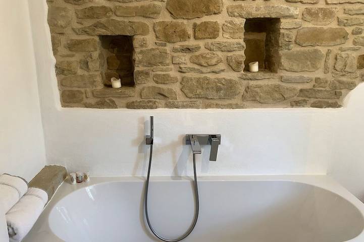 Bezaubernde Villa, großer Pool, wunderbare Sonnennuntergänge, ruhige Lage in Castino, Langhe