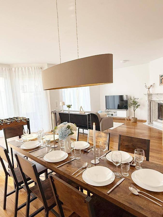Ferienhaus für 13 Personen, mit Balkon und Whirlpool sowie Terrasse und Garten in Langenhagen