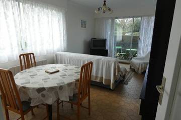 Gîte pour 3 personnes, avec piscine dans Office De Tourisme De Saint Cast Le Guildo