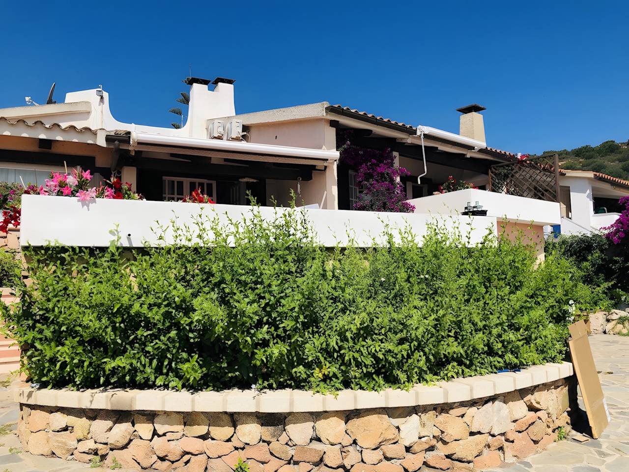 Ganze Wohnung, Apartment 'Trilocale Taverna 80 m vom Strand' mit Meerblick, privater Terrasse & Klimaanlage in Porto Taverna, Loiri Porto San Paolo