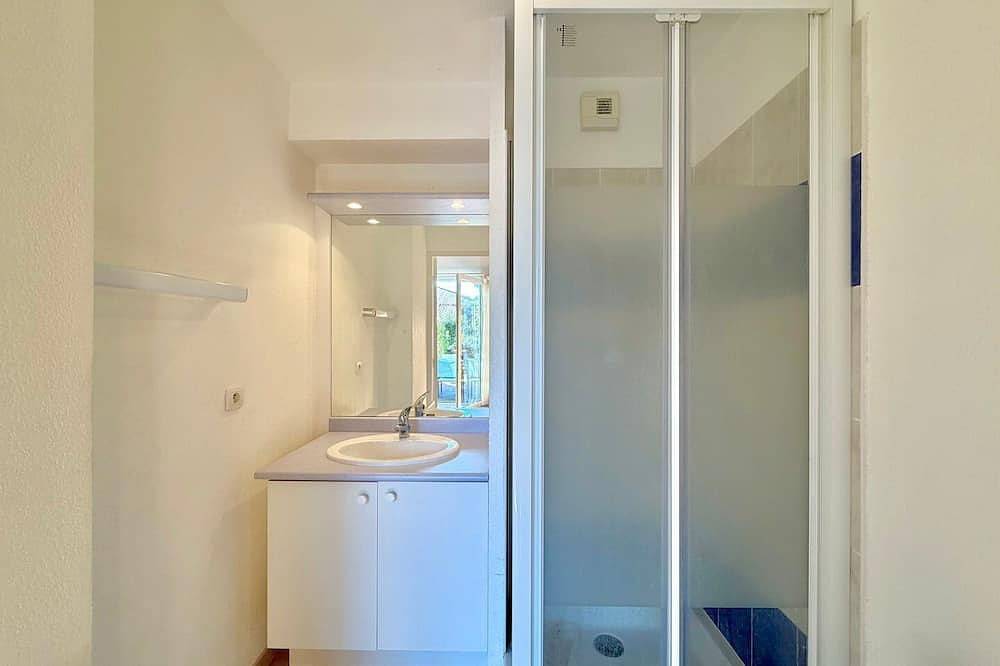 Entire apartment, La Pause Douce, 2 Guests, Pool & Sunshine in Calvisson, Nimes region