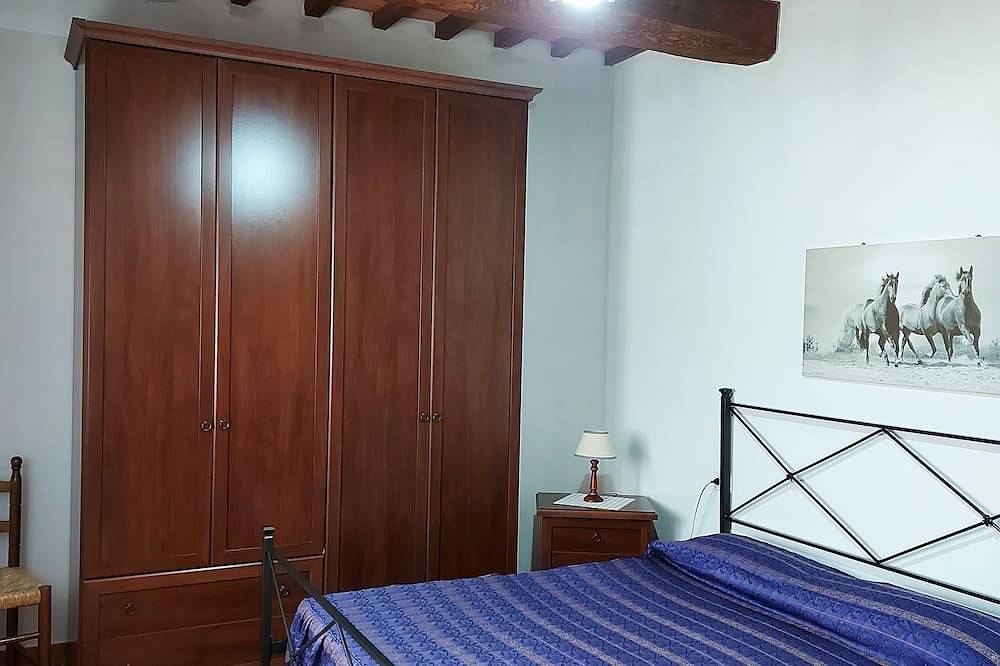 Tuscan villa with private pool and garden overlooking Mount Amiata in Arcidosso, Grosseto Provinz