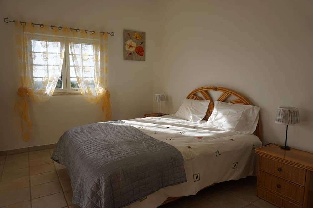 Casa das Rosas, eine ruhige, stressfreie Villa zum Entspannen in Santa Bárbara de Nexe, Faro