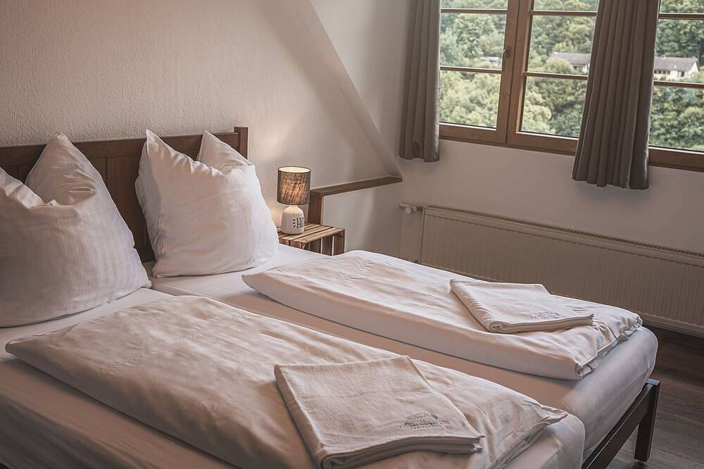 Haus für 22 Personen mit Außensauna und Hottub in Kronenburg, Dahlem