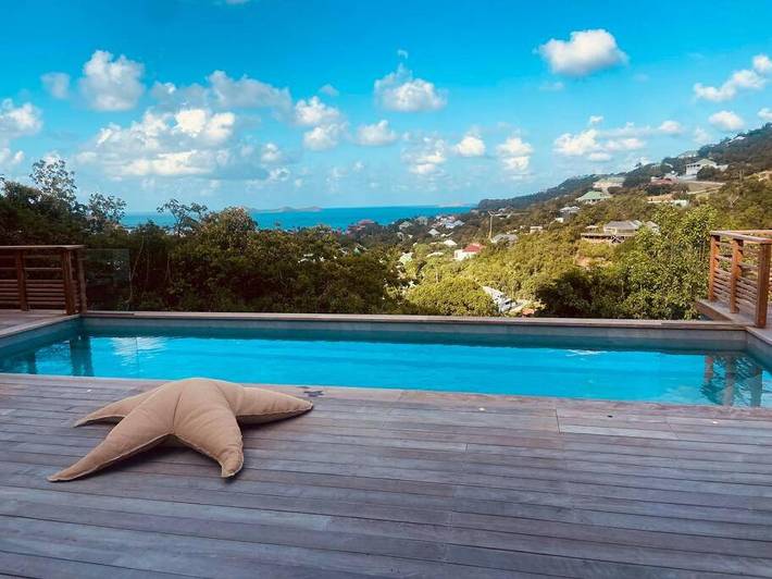 Villa pour 4 personnes, avec terrasse ainsi que vue et piscine, animaux acceptés dans Saint-Barthélemy