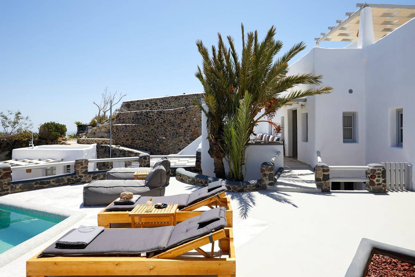 Delightful Santorini Suite | White Pearl  Suite | 2 Bedrooms | Private Pool with Panoramic Sea Views | Furnished Terrace | Imerovigli in Firostefani, Imerovigli