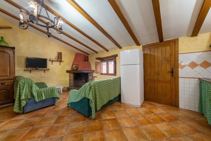 Holiday Home 'Casa Rural Albaida' with Mountain View, Shared Pool and Wi-Fi in Laroya, Cordillera Penibética