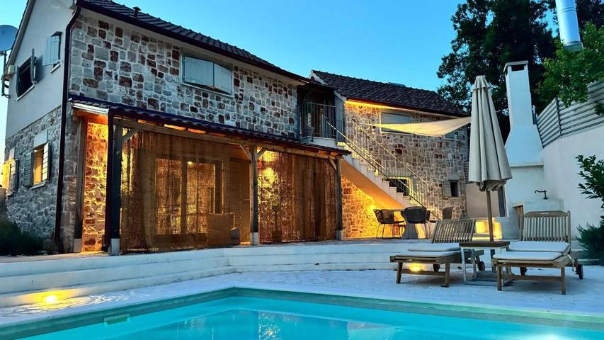Villa für 6 Personen, mit Garten und Kinderpool sowie Ausblick und Pool, mit Haustier auf Hvar