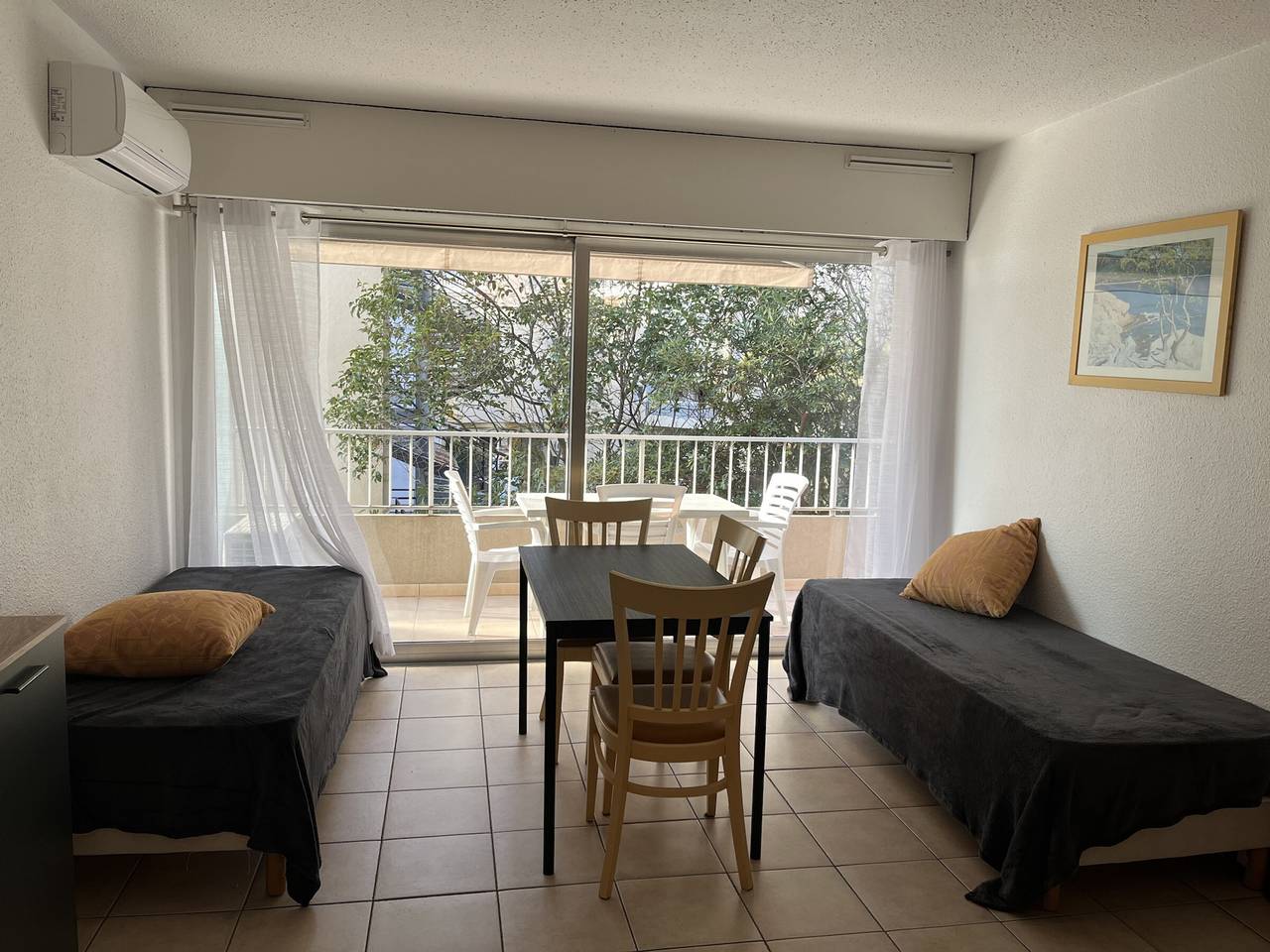 Ganzes Studio, Klimatisiertes Studio für 3 Personen, 50m vom Strand, Zentrum Saint-Raphaël, Wlan, Parkplatz verfügbar in Saint-Raphaël, Massif de l'Esterel