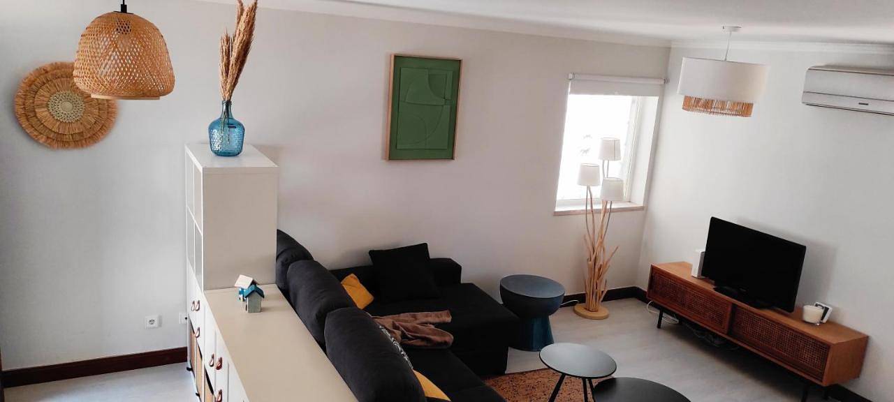 Three-Bedroom Home in Praia da Califórnia, Sesimbra