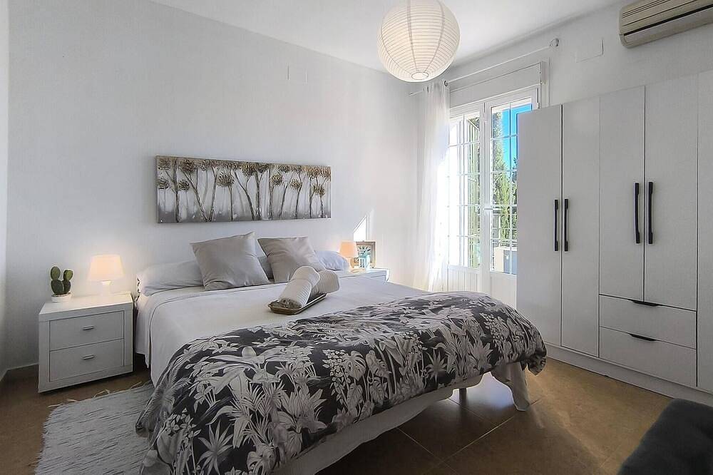 Awesome home in Guillena in Las Pajanosas, Guillena