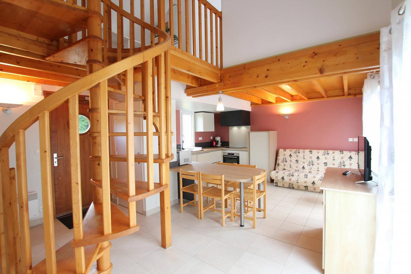 Matricaire maritime in Biville, La Hague