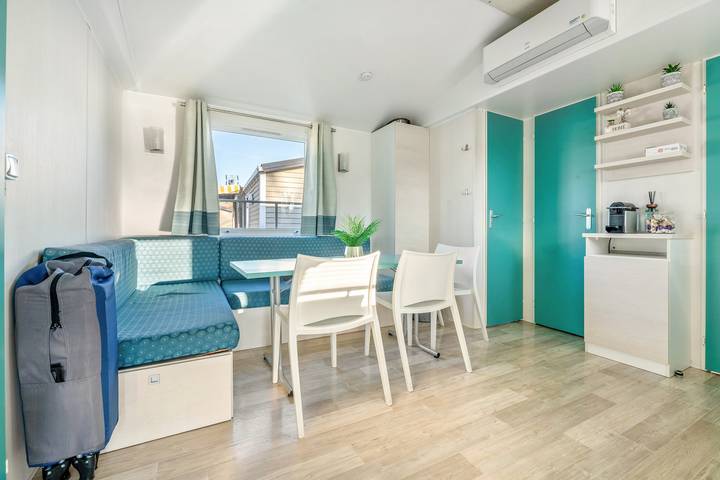 Air-Conditioned 3-Bedroom Mobile Home – 4 Stars in Châteauneuf-de-Galaure, Valence region