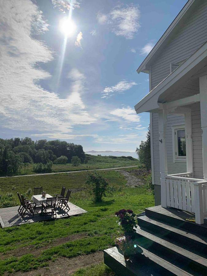 Gîte pour 2 personnes, avec sauna et terrasse ainsi que jardin et vue dans Berg (Norvège)