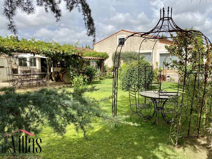 Location de vacances pour 10 personnes, avec jardin ainsi que vue et piscine à Ornaisons - 2