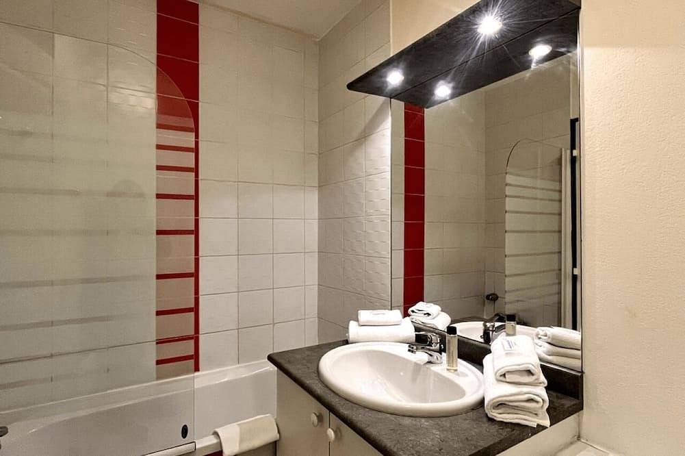 Entire apartment, Studio Agréable Avec Balcon Proche mer in Béziers, Côte d'Améthyste