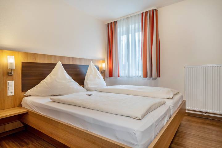 Room 'Zimmer 10' with Shared Terrace, Shared Garden and Wi-Fi in Ebenweiler, Region Bodensee-Oberschwaben
