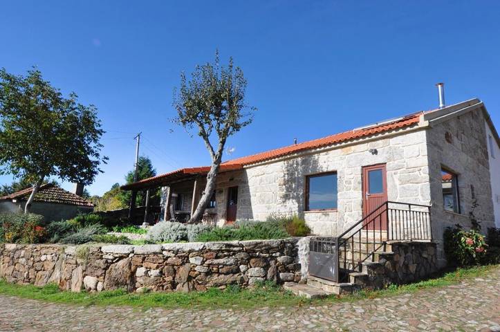 Location de vacances pour 10 personnes, avec vue sur le lac ainsi que vue et jardin dans Penedones - 3