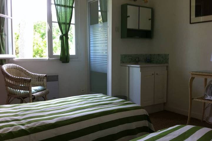Royan Ravissante maison dans les pins à 400 m de la plage, quartier du Parc in Saint-Georges-de-Didonne, Côte de Beauté