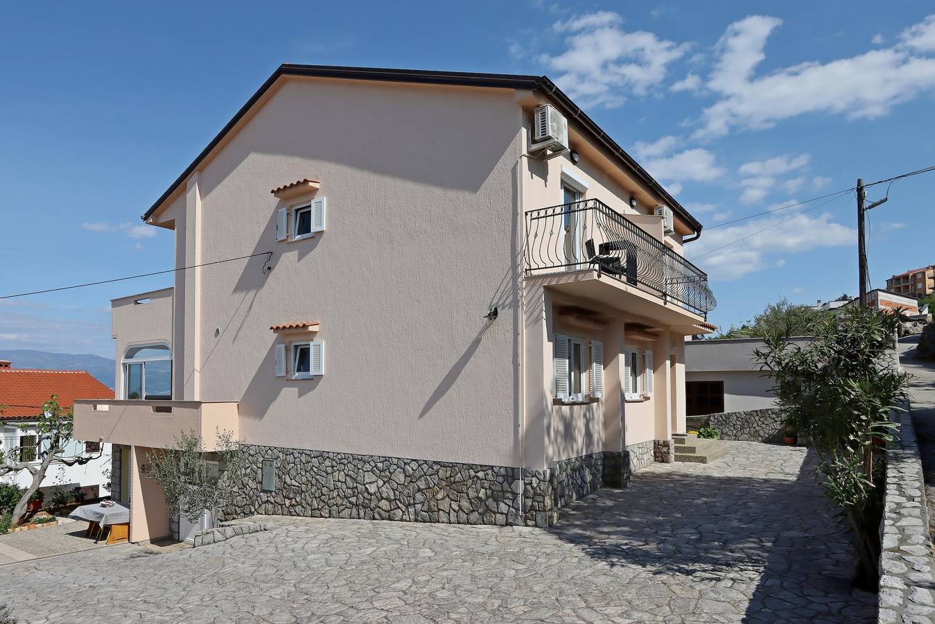 Zimmer mit Terrasse und Meerblick Vrbnik, Krk S-5299-a in Vajavina, Vrbnik