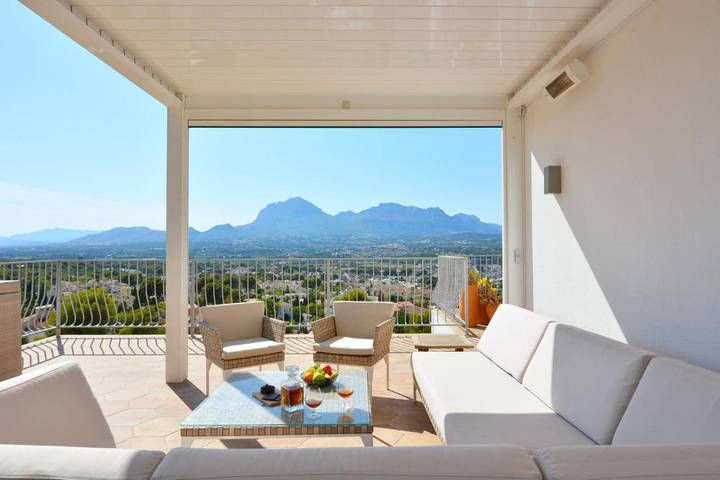 Casa rural para 9 personas, con jardín además de jacuzzi y piscina en Alfàs del Pi - 4