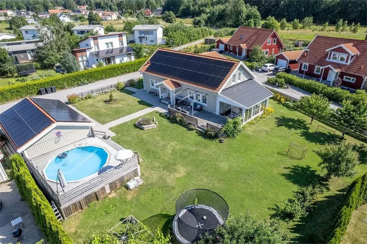 Villa für 9 Personen, mit Ausblick und Pool sowie Garten - 1