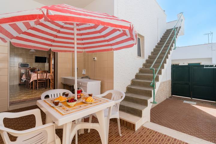 Casa vacanza per 10 persone, con giardino a Marina di Mancaversa