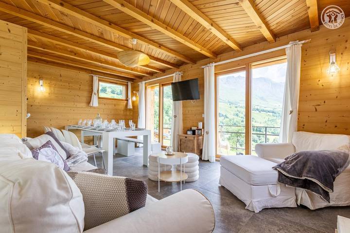 Chalet pour 8 personnes, avec jardin, adapté aux familles à Albiez-Montrond