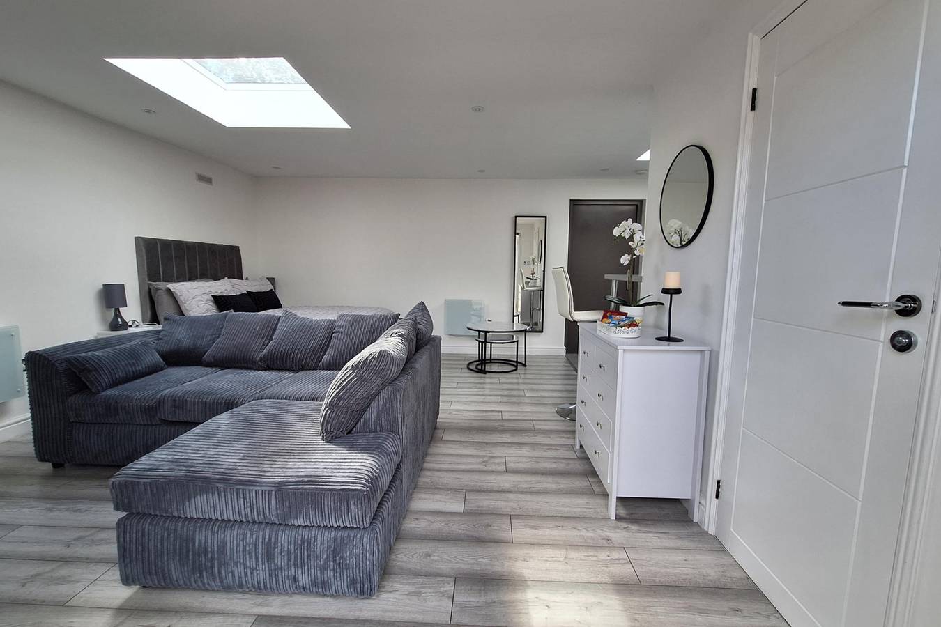 Entire studio, Lodge - Sleeps 2 - Pet friendly - Parking - Patio in Bexley, London