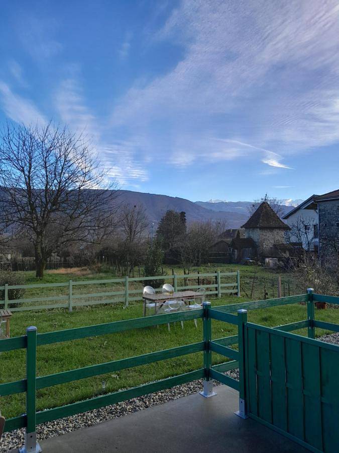 Appartement entier, One-Bedroom Apartment in Barraux, Isère