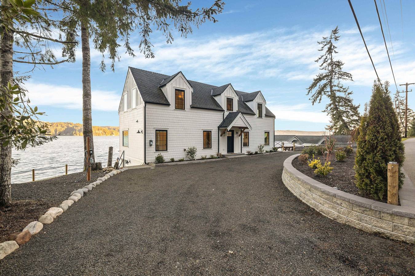 Waterfront Retreat - Hot Tub Fireplace Pier in Hood Canal