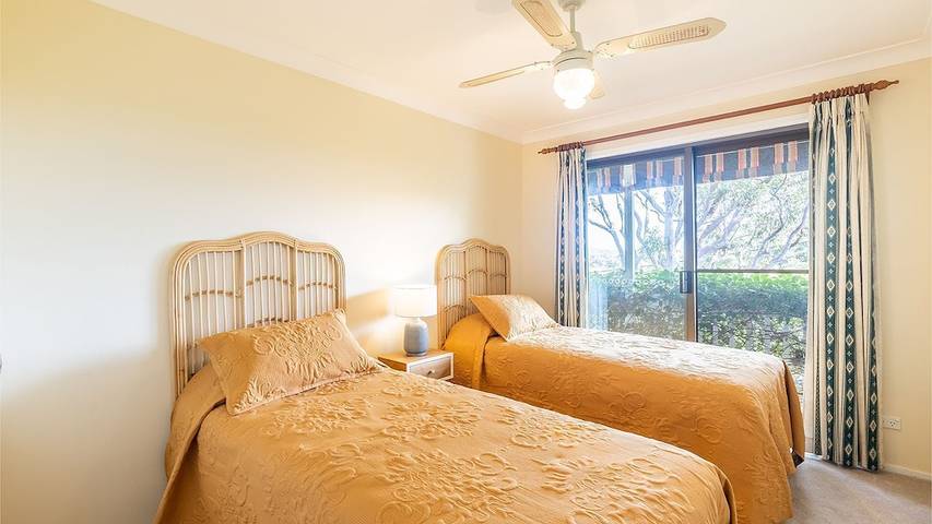 Holiday home for 8 people, with balcony and garden in Shoal Bay